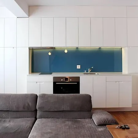 With Free Parking And Balcony * 소피아