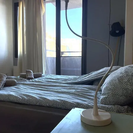 With Free Parking And Balcony Apartman